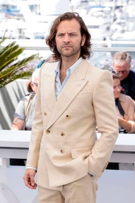 Alessandro Borghi at the photocall for the feature film The Eight Mountains Le otto montagne at the Festival de Cannes 2022 75 Cannes International Film Festival at the Palais des Festivals Cannes, 19 05 2022 Foto:xS.xGabschx xFuturexImage