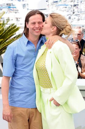 Felix van Groeningen and Charlotte Vandermeersch at the photocall for the feature film The Eight Mountains Le otto montagne at the Festival de Cannes 2022 75 Cannes International Film Festival at the Palais des Festivals Cannes, 19 05 2022 Foto:xS.xGabschx xFuturexImage