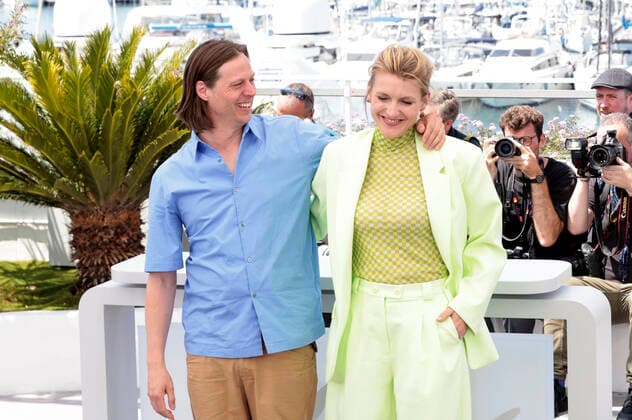 Felix van Groeningen and Charlotte Vandermeersch at the photocall for the feature film The Eight Mountains Le otto montagne at the Festival de Cannes 2022 75 Cannes International Film Festival at the Palais des Festivals Cannes, 19 05 2022 Foto:xS.xGabschx xFuturexImage