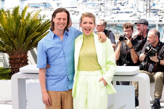 Felix van Groeningen and Charlotte Vandermeersch at the photocall for the feature film The Eight Mountains Le otto montagne at the Festival de Cannes 2022 75 Cannes International Film Festival at the Palais des Festivals Cannes, 19 05 2022 Foto:xS.xGabschx xFuturexImage