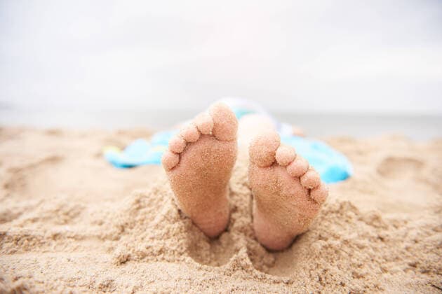 Creative Highlights Symbolbilder Child lying on sandy beach, view from feet, 03.11.2016, Copyright: xGpointstudiox, model released, wearing,lying on back,playing,focus on foreground,childhood,escape,happiness,relaxation,getting away from it all,sand,game,child,foot,boy,only one boy,one person,poland,gdansk,outdoors,beach,sandy beach,summer,day,leisure,vacation,obscured face,sticking out,surface level,November 2016 Release,Playing,Reclining,Lying On Back,Child,Male,Boys,Unrecognizable Person,Obscured Face,Childhood,Escape,Relaxation,Getting Away From It All,Wellbeing,Happiness,One Person,Protruding,Match ,Eastern Europe,Poland,Surface Level,Selective Focus,Focus On Foreground,Animal Body Part,Animal Limb,Animal Foot,Human Foot,Leisure Games,Symbol,Orthographic Symbol,Num IS09B35ND