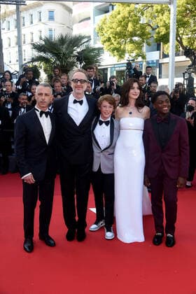 75th Cannes film festival 2022, Red Carpet film - Armageddon Time. Pictured: Anne Hathaway, James Gray, Jeremy Strong, Michael Banks Repeta, Jaylin Webb  Copyright: xAlbertoxTerenghi Cannesx2022x xix xVenezia2020x