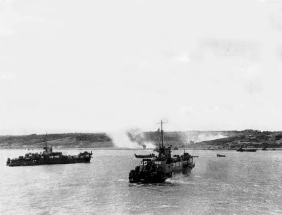 American landing craft approaching a beachhead on the Normandy coast, June 6, 1944 American landing crafts approach a beachhead on the Normandy coast (France) June 6, 1944. Copyright: xPhoto12 Coll-DITE USISx DIT01103_167