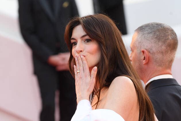 75th Cannes Film Festival 2022, red carpet Armageddon Time. Pictured: Anne Hathaway  Copyright: xManuelexMangiarottix xipa-agencyx xVeneziax2020x