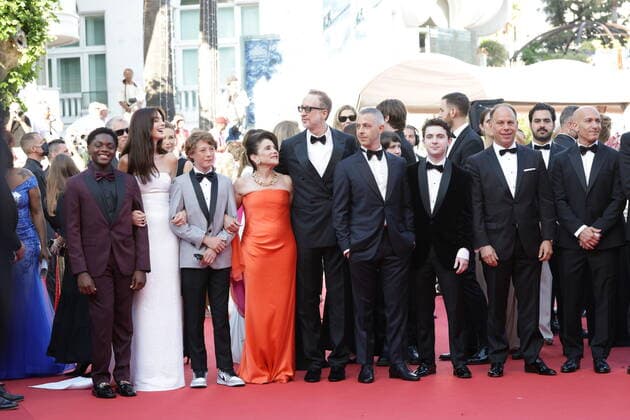 75eme Festival International du Film de Cannes. Montee des marches du film Armageddon Time . 75th Cannes International Film Festival .Red Carpet of the movie Armageddon Time . 280374 0000-00-00 Cannes France Gray, James; Hathaway, Anne  Copyright: xTerencexBaelenx STAR_280374_052