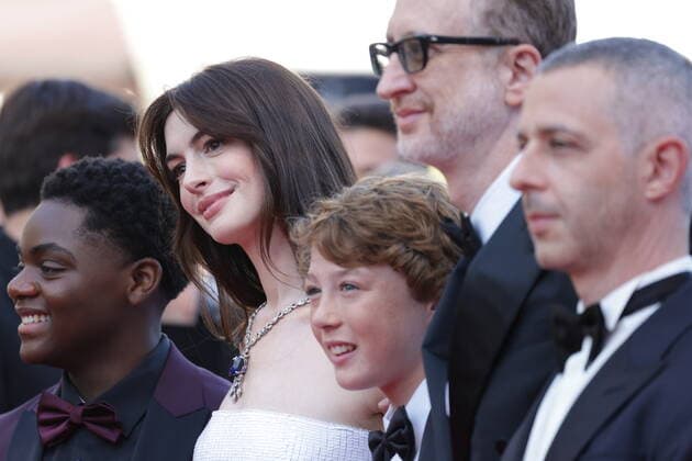 75eme Festival International du Film de Cannes. Montee des marches du film Armageddon Time . 75th Cannes International Film Festival .Red Carpet of the movie Armageddon Time . 280374 0000-00-00 Cannes France Gray, James; Hathaway, Anne  Copyright: xTerencexBaelenx STAR_280374_055
