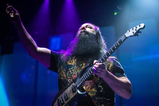 Dream Theater live in Oslo, Norway Oslo, Norway. 19th, May 2022. The American progressive metal band Dream Theater performs a live concert Oslo Spektrum in Oslo. Here guitarist John Petrucci is seen live on stage. Oslo Norway  Copyright: xGonzalesxPhoto Jan-ErikxEriksenx