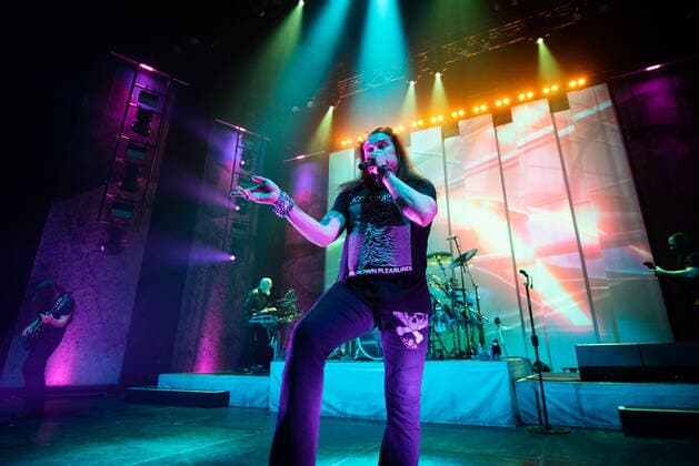 Dream Theater live in Oslo, Norway Oslo, Norway. 19th, May 2022. The American progressive metal band Dream Theater performs a live concert Oslo Spektrum in Oslo. Here vocalist James LaBrie is seen live on stage. Oslo Norway  Copyright: xGonzalesxPhoto Jan-ErikxEriksenx
