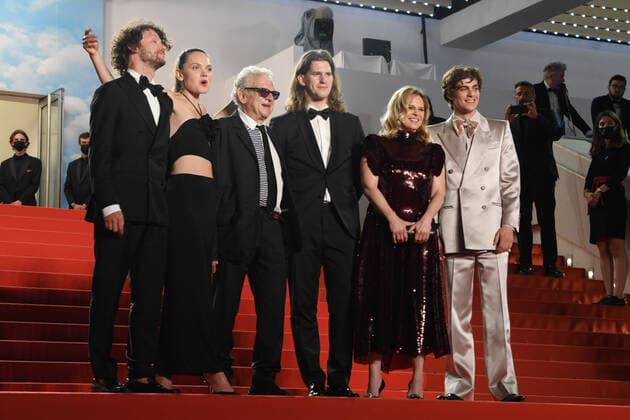75th Cannes Film Festival 2022, red carpet Eo Pictured: Mateusz KoÅ›ciukiewicz, Sandra Drzymalska, Jeremy Thomas, Michal Dymek, Ewa Piaskowska, Lorenzo Zurzolo  Copyright: xManuelexMangiarottix xipa-agencyx xVeneziax2020x