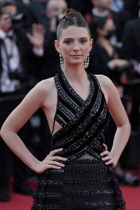 Internationale Filmfestspiele von Cannes, Armageddon Time Premiere Josephine Japy CELEBRITES : 75Ã me Festival de Cannes - Tapis rouge du film Â« Armageddon Time Â» - 19 05 2022 NorbertScanella Panoramic 