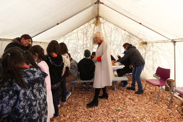 May 19, 2022, YELLOWKNIFE, NT, CANADA: Camilla, Duchess of Cornwall, speaks with children from the Kaw Tay Whee School on the final day of their Canadian 2022 Royal Tour in Yellowknife, Northwest Territories on Thursday May 19, 2022. YELLOWKNIFE CANADA  - ZUMAc35_ 20220519_zaf_c35_123 Copyright: xCarlosxOsoriox