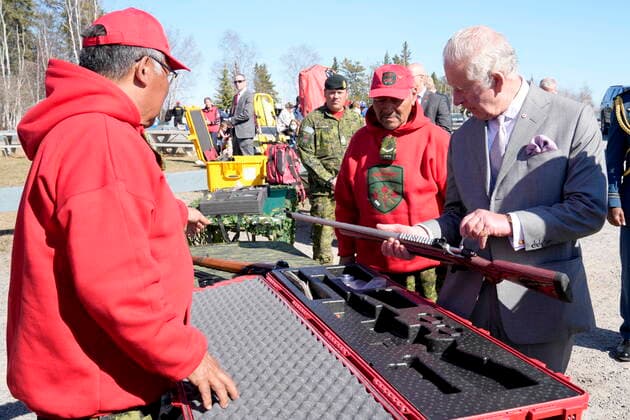 May 19, 2022, Yellowknife, NT, CANADA: Prince Charles, right, examines a C19 bolt action rifle during a review of the Canadian Rangers in Yellowknife, Northwest Territories, during part of the Royal Tour of Canada, Thursday, May 19, 2022. The Rangers replaced their old stock of Lee-Enfield No. 4 Mk. 1 rifles with the C19 in 2018. Yellowknife CANADA - ZUMAc35_ 20220519_zaf_c35_194 Copyright: xPaulxChiassonx