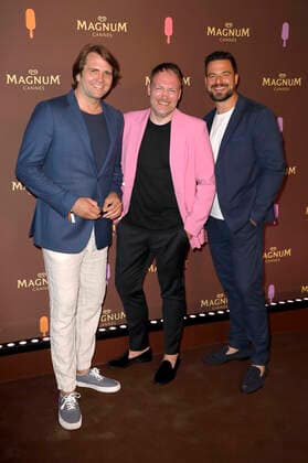 Pierre Kiwitt, Martin Stange and guest at Magnum Party during Festival de Cannes 2022 75 Cannes International Film Festival at Magnum Beach Lounge Cannes, 19 05 2022. Foto:xS.xTschirnerx xFuturexImage