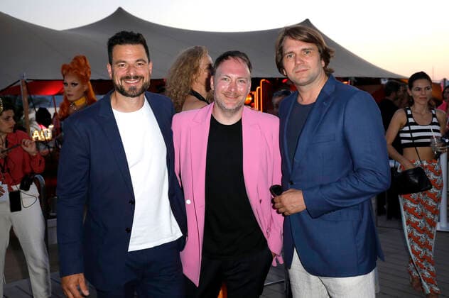Guest, Martin Stange and Pierre Kiwitt at Magnum Party during Festival de Cannes 2022 75 Cannes International Film Festival at Magnum Beach Lounge Cannes, 19 05 2022. Foto:xS.xTschirnerx xFuturexImage