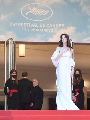 75th Cannes Film Festival - Armageddon Time - Premiere Featuring: Anne Hathaway Where: Cannes, France When: 19 May 2022 Credit: Cover Images Copyright: xx 51554759 EDITORIAL USE ONLY. NOT FOR USE BY NEWSPAPERS BASED IN THE UK.