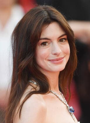 75th Cannes Film Festival - Armageddon Time - Premiere Featuring: Anne Hathaway Where: Cannes, France When: 19 May 2022 Credit: Cover Images Copyright: xx 51554770 EDITORIAL USE ONLY. NOT FOR USE BY NEWSPAPERS BASED IN THE UK.