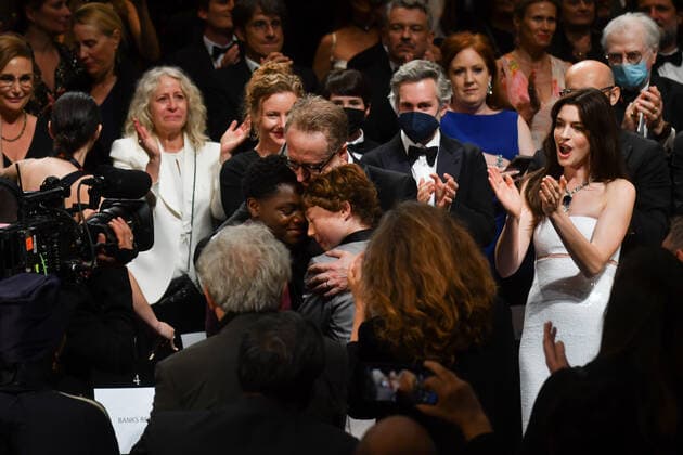 280406 2022-05-19 Cannes France Gray, James; Hathaway, Anne  Copyright: xSergexArnalx xStarfacex STAR_280406_005