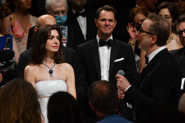 280406 2022-05-19 Cannes France Gray, James; Hathaway, Anne  Copyright: xSergexArnalx xStarfacex STAR_280406_035