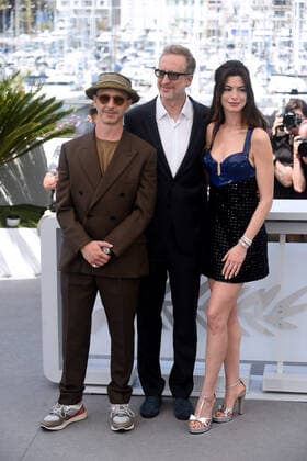 75th Cannes film festival 2022, Photocall film Armageddon time . Pictured: Anne Hathaway, James Gray, Jeremy Strong  Copyright: xAlbertoxTerenghi Cannesx2022x xix xVenezia2020x