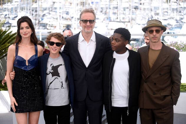 Entertainment Themen der Woche KW20 Entertainment Bilder des Tages 75th Cannes film festival 2022, Photocall film Armageddon time . Pictured: Jeremy Strong, Anne Hathaway, James Gray, Jaylin Webb, Michael Banks Repeta  Copyright: xAlbertoxTerenghi Cannesx2022x xix xVenezia2020x