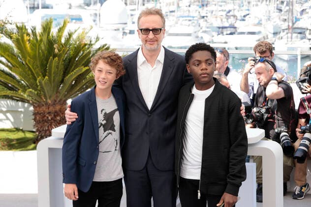 Michael Banks Repeta, James Gray and Jaylin Webb at the photocall for the feature film Armageddon Time at the Festival de Cannes 2022 75 Cannes International Film Festival at the Palais des Festivals Cannes, 20 05 2022. Foto:xS.xGabschx xFuturexImage