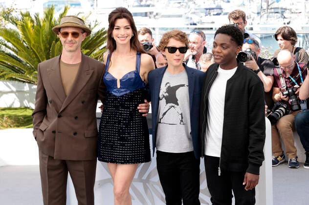 Jeremy Strong, Anne Hathaway, Michael Banks Repeta and Jaylin Webb at the photocall for the feature film Armageddon Time at the Festival de Cannes 2022 75 Cannes International Film Festival at the Palais des Festivals Cannes, 20 05 2022. Foto:xS.xGabschx xFuturexImage