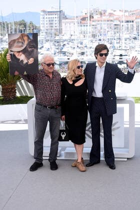75th Cannes film festival 2022, Photocall film EO (Hi Han). Pictured: Lorenzo Zurzolo, Ewa Piaskowska, Jeremy Thomas  Copyright: xAlbertoxTerenghi Cannesx2022x xix xVenezia2020x