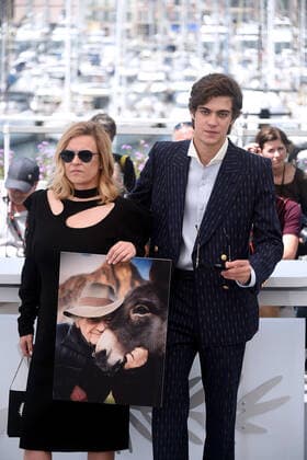 75th Cannes film festival 2022, Photocall film EO (Hi Han). Pictured: Lorenzo Zurzolo, Ewa Piaskowska  Copyright: xAlbertoxTerenghi Cannesx2022x xix xVenezia2020x