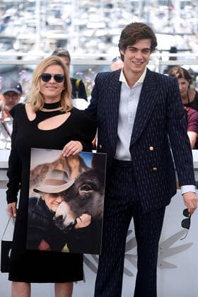 75th Cannes film festival 2022, Photocall film EO (Hi Han). Pictured: Lorenzo Zurzolo, Ewa Piaskowska  Copyright: xAlbertoxTerenghi Cannesx2022x xix xVenezia2020x