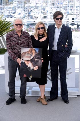 75th Cannes film festival 2022, Photocall film EO (Hi Han). Pictured: Lorenzo Zurzolo, Ewa Piaskowska, Jeremy Thomas  Copyright: xAlbertoxTerenghi Cannesx2022x xix xVenezia2020x