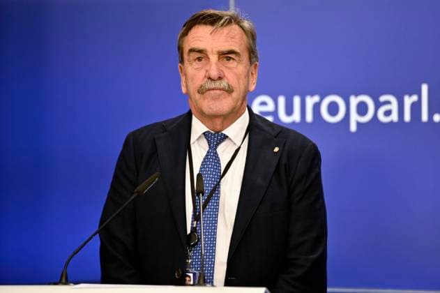 Gianantonio Da Re bei einer Pressekonferenz zu Volley4EU - Europäisches Netzwerk von Frauen-Volleyballmannschaften im Europäischen Parlament. Brüssel, 18.05.2022 *** Gianantonio Da Re at a press conference on Volley4EU European Network of Womens Volleyball Teams at the European Parliament Brussels, 18 05 2022 Foto:xD.xAnoraganingrumx xFuturexImage