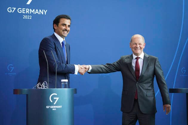 News Bilder des Tages Presseunterrichtung von Bundeskanzler Olaf Scholz und des Emirs von Katar, Tamim bin Hamad al Thani 20.5.2022 Presseunterrichtung von Bundeskanzler Olaf Scholz und des Emirs von Katar, Tamim bin Hamad al Thani Berlin Bundeskanzleramt Berlin GER *** Press Briefing by Federal Chancellor Olaf Scholz and the Emir of Qatar, Tamim bin Hamad al Thani 20 5 2022 Press Briefing by Federal Chancellor Olaf Scholz and the Emir of Qatar, Tamim bin Hamad al Thani Berlin Federal Chancellery Berlin GER