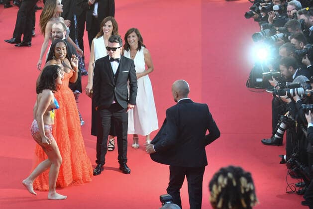 75eme Festival International du Film de Cannes. Montee des marches du film Trois Mille Ans A T Attendre . Happening: Manifestante contre le viol. 75th Cannes International Film Festival. Red Carpet of the film Three Thousand Years Waiting for You 280438 2022-05-20 Cannes France _sans_perso  Copyright: xTerencexBaelenx STAR_280438_010