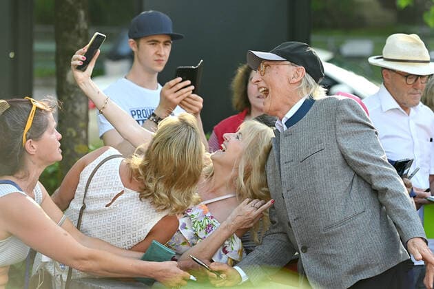 Otto WAALKES actor,author,coemoediant,producer make selfies with female fans Bavarian Film Award 2021 Red Carpet, on 20 05 2022 at Prinzregententheater in Munich