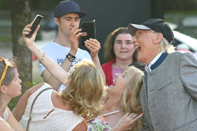 Otto WAALKES actor,author,coemoediant,producer make selfies with female fans Bavarian Film Award 2021 Red Carpet, on 20 05 2022 at Prinzregententheater in Munich