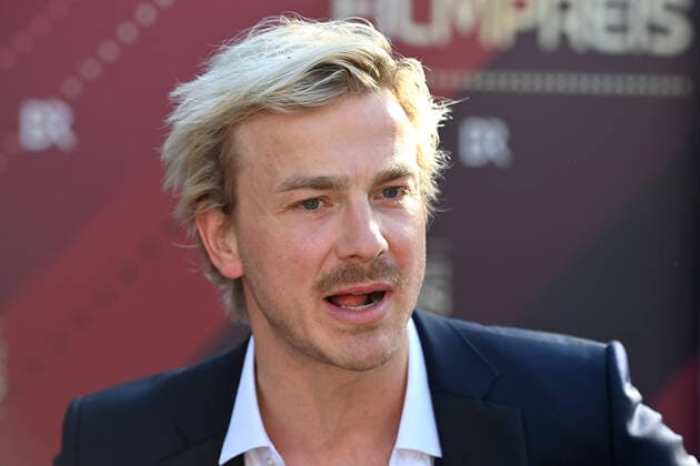 Albrecht SCHUCH actor, single image, cropped single image, portrait, portrait Bavarian Film Award 2021 Red Carpet, red carpet, on 20 05 2022 in the Prinzregententheater in Munich