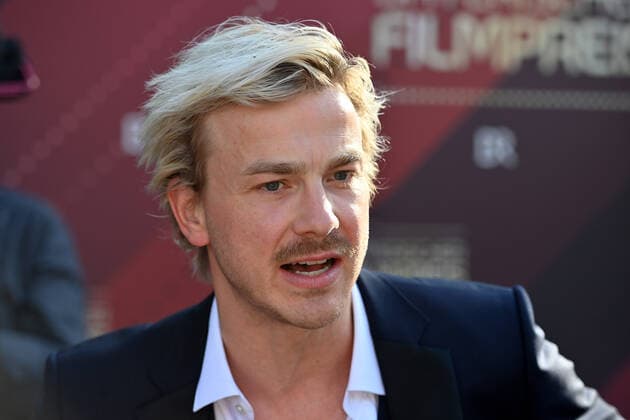 Albrecht SCHUCH actor, single image, cropped single image, portrait, portrait Bavarian Film Award 2021 Red Carpet, red carpet, on 20 05 2022 in the Prinzregententheater in Munich