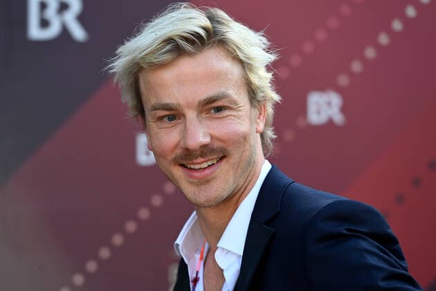 Albrecht SCHUCH actor, single image, cropped single image, portrait, portrait Bavarian Film Award 2021 Red Carpet, red carpet, on 20 05 2022 in the Prinzregententheater in Munich