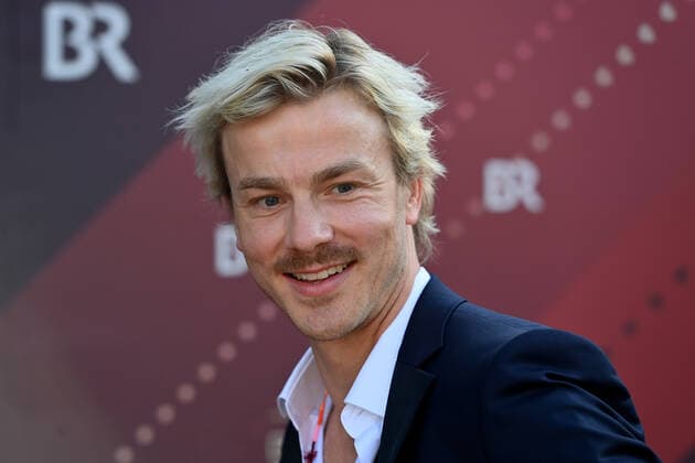 Albrecht SCHUCH actor, single image, cropped single image, portrait, portrait Bavarian Film Award 2021 Red Carpet, red carpet, on 20 05 2022 in the Prinzregententheater in Munich