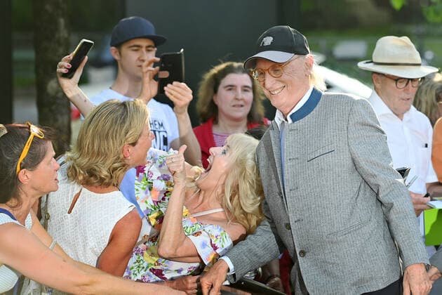 Otto WAALKES actor,author,coemoediant,producer make selfies with female fans Bavarian Film Award 2021 Red Carpet, on 20 05 2022 at Prinzregententheater in Munich