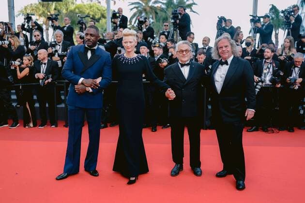 Internationale Filmfestspiele von Cannes, Three Thousand Years of Longing Premiere 75eme Festival International du Film de Cannes. Montee des marches du film Trois Mille Ans A T Attendre . 75th Cannes International Film Festival. Red Carpet of the film Three Thousand Years Waiting for You 280443 2022-05-20 Cannes France Swinton, Tilda; Elba, Idris; Miller, George  Copyright: xTerencexBaelenx STAR_280443_036