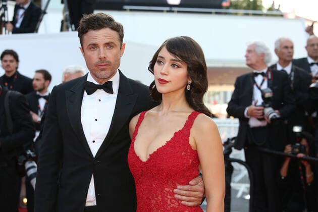 75th Cannes Film Festival. Red carpet of the film Three thousand years of longing . Casey Affleck and his girlfriend Caylee Cowan. 280446 2022-05-20 Cannes France  Copyright: xIsabellexVautierx xStarfacex STAR_280446_077