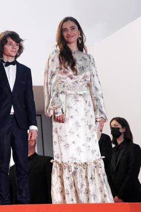 Internationale Filmfestspiele von Cannes, Premiere Frere et Soeur 75th Cannes Film Festival 2022, red carpet Brother And Sister Pictured: Cosmina Stratan  Copyright: xManuelexMangiarottix xipa-agencyx xVeneziax2020x