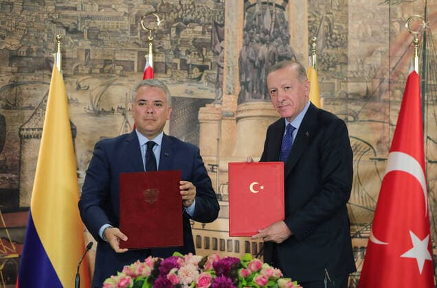 News Themen der Woche KW20 News Bilder des Tages (220520) -- ISTANBUL, May 20, 2022 -- Turkish President Recep Tayyip Erdogan (R) and Colombian President Ivan Duque Marquez attend a signing ceremony in Istanbul, Turkey, on May 20, 2022. Turkish President Recep Tayyip Erdogan and his visiting Colombian counterpart Ivan Duque Marquez on Friday signed a joint declaration on strategic cooperation and partnership. TURKEY-ISTANBUL-PRESIDENT-COLOMBIA-PRESIDENT-MEETING XinxHua 