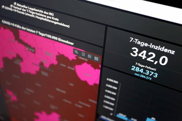 RKI dashboard, 7 day incidence is now 342.0 7 day incidence, RKI dashboard on a monitor on 21 05 2022 in Siegen Germany.