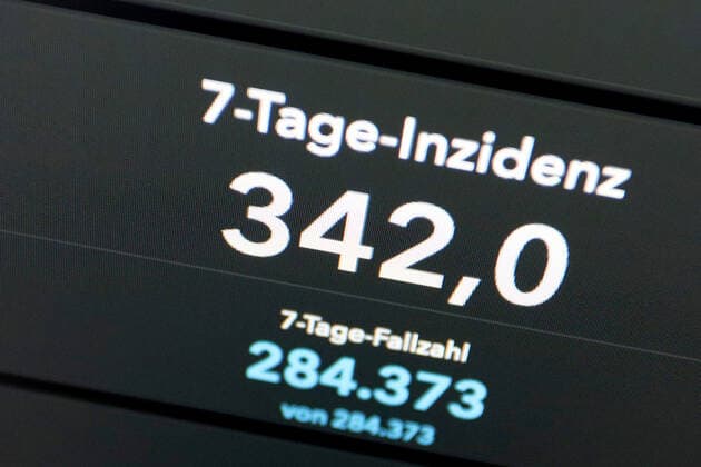 RKI dashboard, 7 day incidence is now 342.0 7 day incidence, RKI dashboard on a monitor on 21 05 2022 in Siegen Germany.