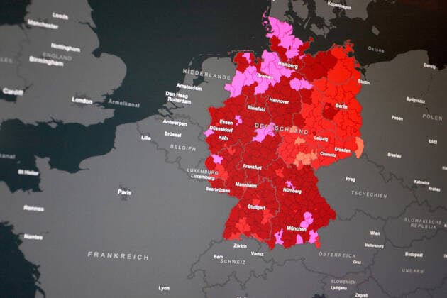 RKI dashboard, 7 day incidence is now 342.0 7 day incidence, RKI dashboard on a monitor on 21 05 2022 in Siegen Germany.