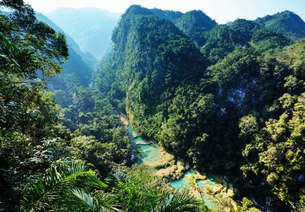 IMAGO Nature: Unsere Erde, Umweltverträgliche Herausforderungen, Regenwald Beautiful natural pools in Semuc Champey, Lanquin, Guatemala, Central America , 26262212.jpg, america, basin, beauty, blue, central, champey, climate, destinations, eco, falling, forest, green, guanacaste, guatemala, heritage, idyllic, landmark, landscape, liquid, national, natural, nature, outdoors, pool, rainforest, relaxation, river, scene, scenics, semuc, site, stone, stream, summer, sunny, swimming, swimwear, tourism, tranquil, travel, tree, tropical, turquoise, unesco, vacations, water, waterfall, wet, world,