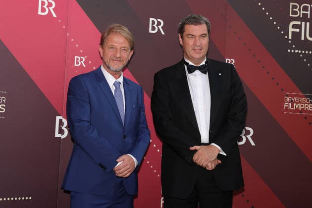 Award of the Bavarian Film Award 2021 Minister President of Bavaria Markus Söder re and film director Sönke Wortmann on the Red Carpet Award of the Bavarian Film Award 2021 on 20 05 2022 at the Prinzregententheater in Munich Bavaria, Germany