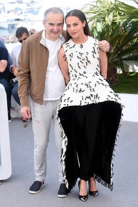 75th Cannes film festival 2022, Photocall film Irma Vep. Pictured: Alicia Vikander, Olivier Assayas  Copyright: xAlbertoxTerenghi Cannesx2022x xix xVenezia2020x